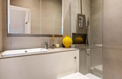 Central London 3-bed Apt, Sleeps 6, 3 Mins to Tube - Foto 42