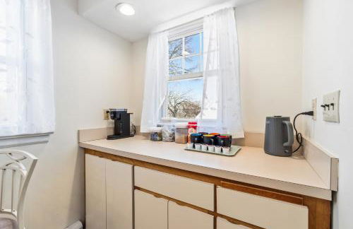 Family Retreat Near NYC w/ Parking & Views - Foto 27