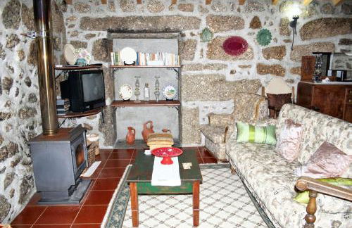 Spacious Family House in Nogueira with Garden - Foto 12