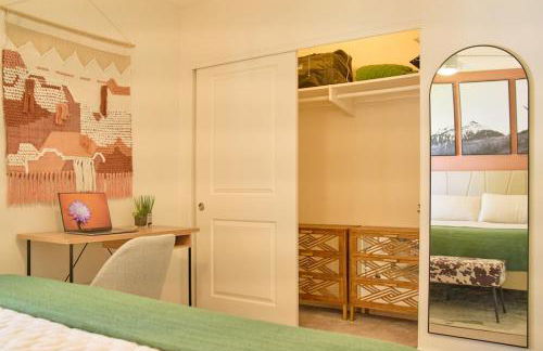 The Scott Getaway - Walkable to Old Town, remodeled space, outdoor pool! - Foto 15