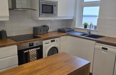 Coastal Comfort in Leigh Ideal for Work & Leisure - Foto 11