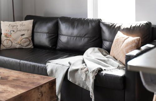 Walk to WP Gate and Free Parking - Foto 5