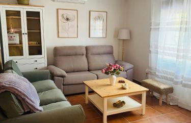 La Casa del Pueblo con piscina y barbacoa - Foto 16