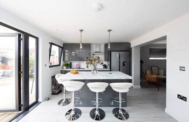 Seaside Serenity 3-bed Deck Garden Near Shore - Photo 37