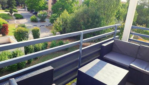 Cosy Appart - Proche Eurexpo - Balcon - Parking - Spacieux T2 - Foto 3