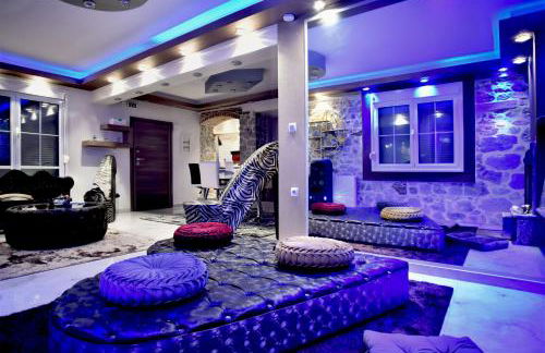 Eleni De Lux - Photo 32