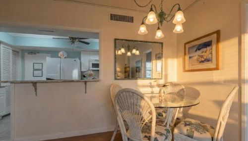 Spacious 3BR Beachfront Condo with Balcony & Parking - Foto 3