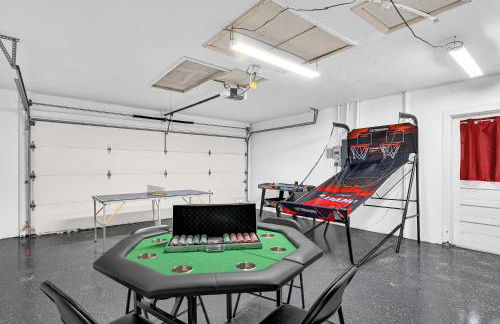 Four Bed Home with Pool Game Room Bar Near Beach - Foto 68