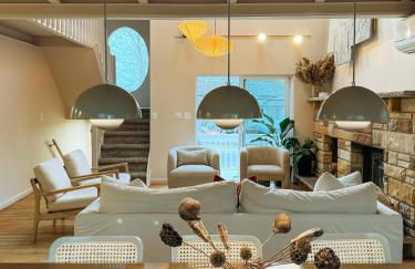 Poconos Modern Chalet I Hot Tub I Home Theater I Fenced Yard I Pet Friendly - Foto 22