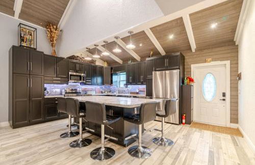 Artistic Retreat, King Suite with Private Balcony! - Foto 4