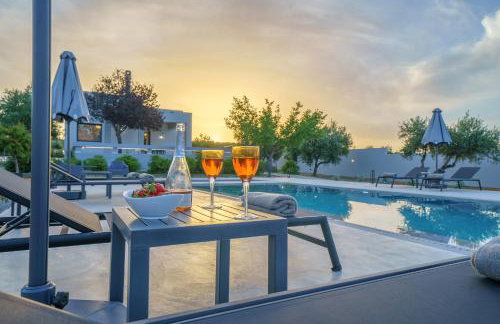 Nostra Terra Villa, 2-acre Secluded Nature Escape with Heated Pool, By ThinkVilla - Foto 30