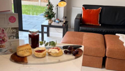 Modern Entire Home steps from the Train Station - Foto 3