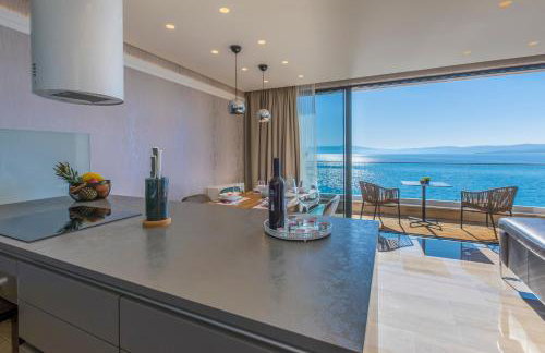 BEACH FRONT VILLA FRAN - DELUXE PENTHOUSE SUITE with private pool - Foto 12