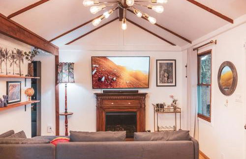 Modern & Airy Silver Lake 2bedroom 2 bath Front House - Photo 1