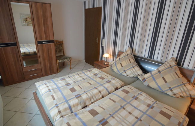 Modern Holiday Apartment With Large Garden Near the River Moselle - Photo 2