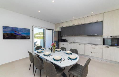 Familiy Villa Navis with heated pool - Photo 37