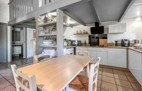 Awesome Home In Aramon With Outdoor Swimming Pool - Foto 5