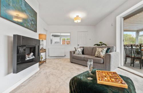 Modern 3 Bedroom Bungalow with Style & Comfort in Leicestershire - Photo 1