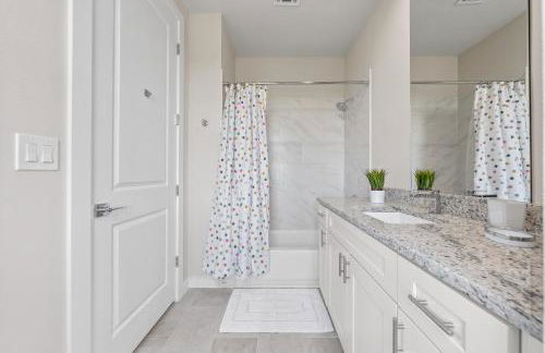 Comfortable home w 3 En-suites! SMV157 - Foto 26