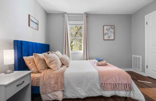 5 Min to Downtown - 7 to Duke - Washer and Dryer - Photo 2