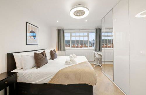 4 Bed House in Maidenhead, by ARP Homes, Driveway & Big Private Patio, Perfect Location for Business and Family Stays - Foto 15