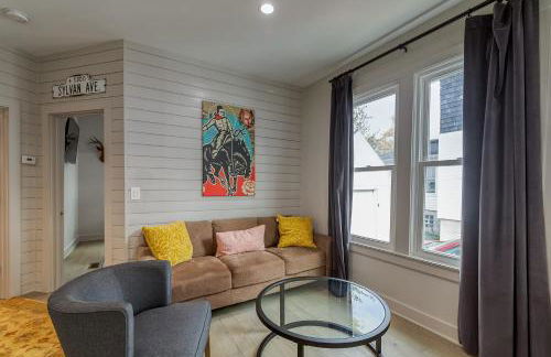 3 Bedroom Greek Revival Cottage Walk to Big House - Foto 17