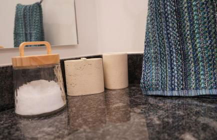 The Lawrencian Loft -2BD king & Queen beds, 2 BA - Foto 34