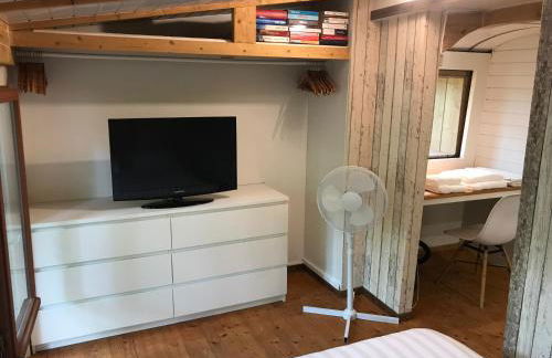 Bus atypique au bord du canal du midi et au cœur d'une forêt 2 chambres - Foto 21