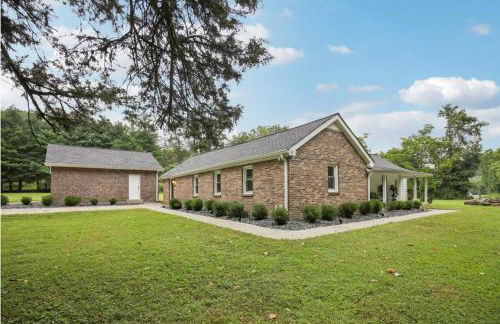 Rose Porch, Historic home on acre lot 25 min from Nashville - Photo 18