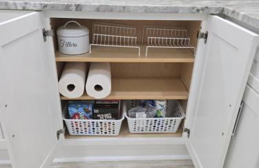 This luxury basement is the perfect getaway - Foto 36