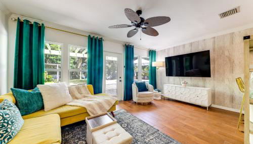 Tropical Pool Oasis on quarter Acre by Downtown Stuart - Photo 4