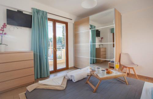 Family seaside Kladissos Villa with private heated pool! - Photo 33