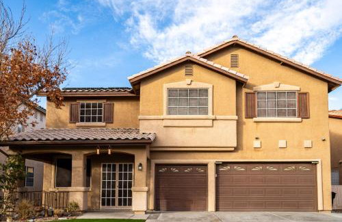 5BR 3BA Family friendly entire home w pool, spa, games, tvs, and more - Photo 2