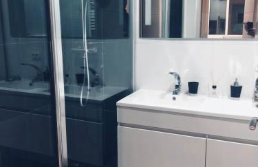 LE MIOLLIS - CENTRAL et CONFORT - WIFI- prés tansports en commun et commerces - Foto 20