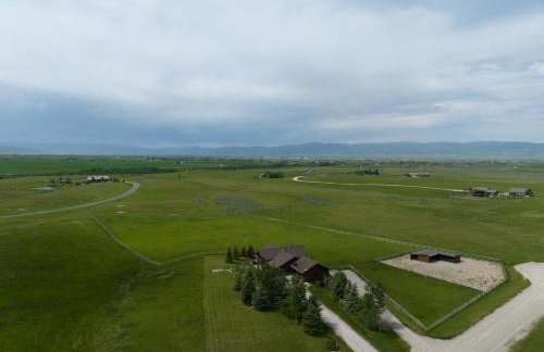 Teton Melody by KABINO Partial Air Conditioning Hot Tub FirePit Foosball Telescope Games WiFi Grill Mtn Views - Foto 47