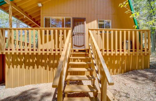 Hike and ATV Secluded Happy Jack Cabin with Deck - Foto 23