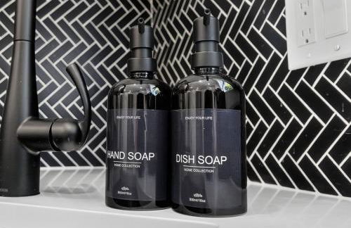 LUX Retreat Home with Yard - Foto 27