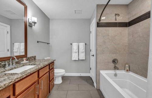 Luxury 21st Floor Penthouse | Great Downtown VIEWS - Photo 37