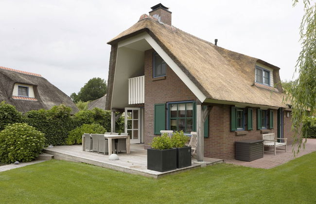 Stylish Thatched Villa with 2 Bathrooms near Giethoorn - Photo 1