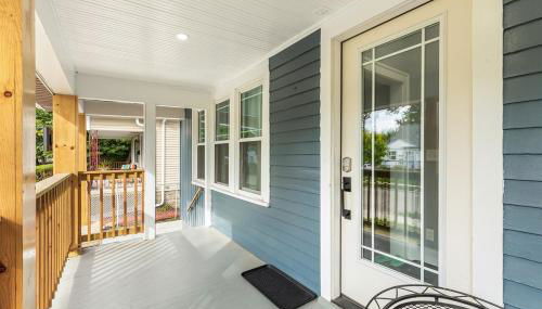 Spacious 4BR Home by Dtown Royal Oak - Photo 4