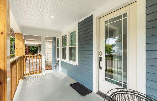 Spacious 4BR Home by Dtown Royal Oak - Photo 4