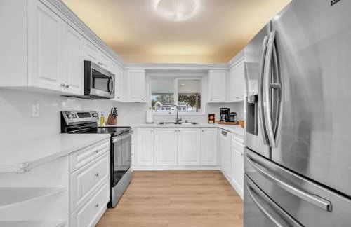 Tropical Park Oasis Peaceful Miami Family Home - Photo 2