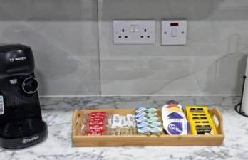 ETIHCITY - 3 Bedroom Semi - Free Parking near Etihad Stadium, Tourist attractions, Manchester City Centre, Transport and Motorway Links next to McDonald's - Sky n Netflix - Foto 6