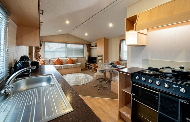 Inviting 3-bed Caravan on Sand Le Mere, Tunstall - Foto 7