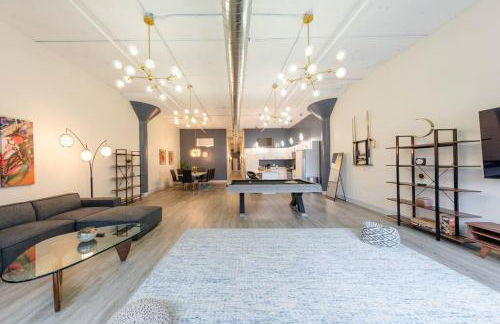 Luxurious 5BR Suite Perfect for Group of 12 guests with Pool table, Optional Parking and Gym Access Near McCormick Place and Soldier Field - Foto 36