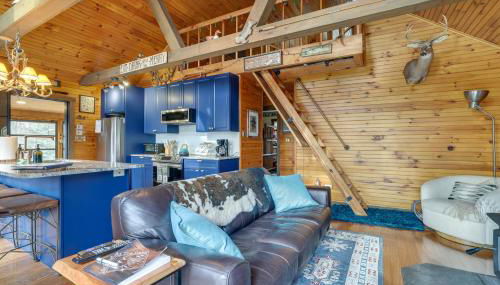 Deck and Forest Views Secluded Cresco Cabin! - Foto 5