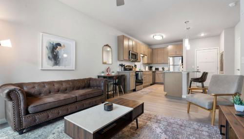 Washer & Dryer with Free Underground Parking with a Pool - Foto 1