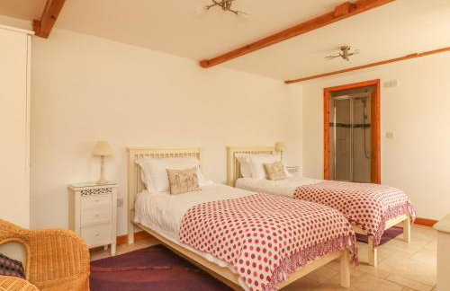 Back Of Beyond - Photo 12