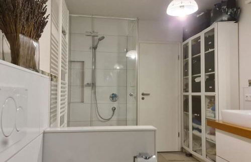 Exklusive Wohnung mit herrlicher Terrasse und Garten - Foto 26