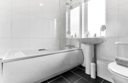 Relaxing 3 Bedroom Stay with Private TVs Near Ashby - Foto 12